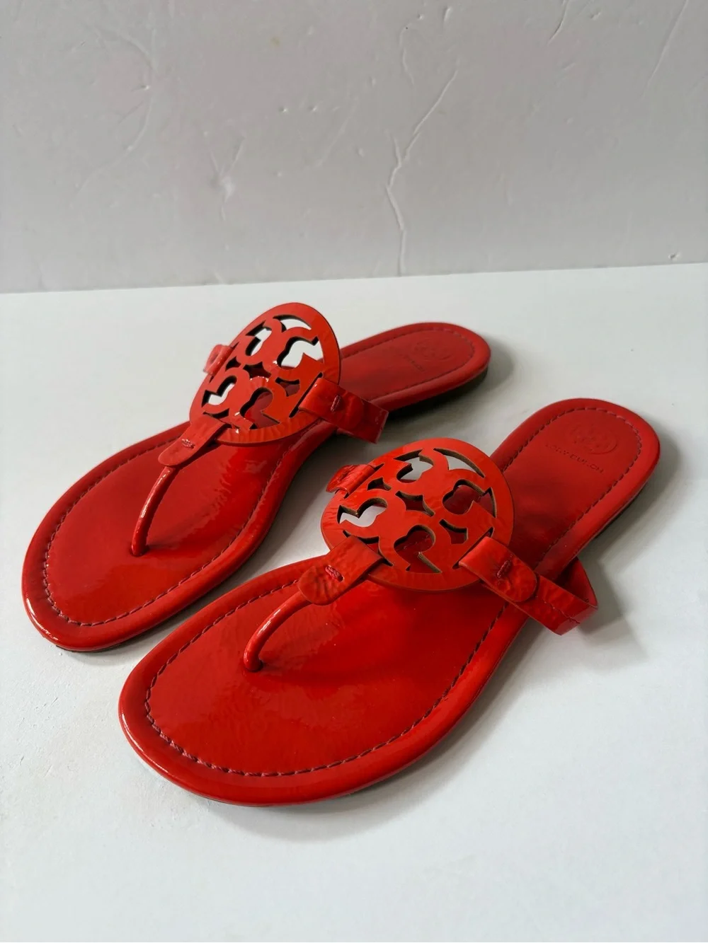 Tory Burch Miller Orange Leather Logo Thong Sandals Flip Flops 9.5 Resort Cruise